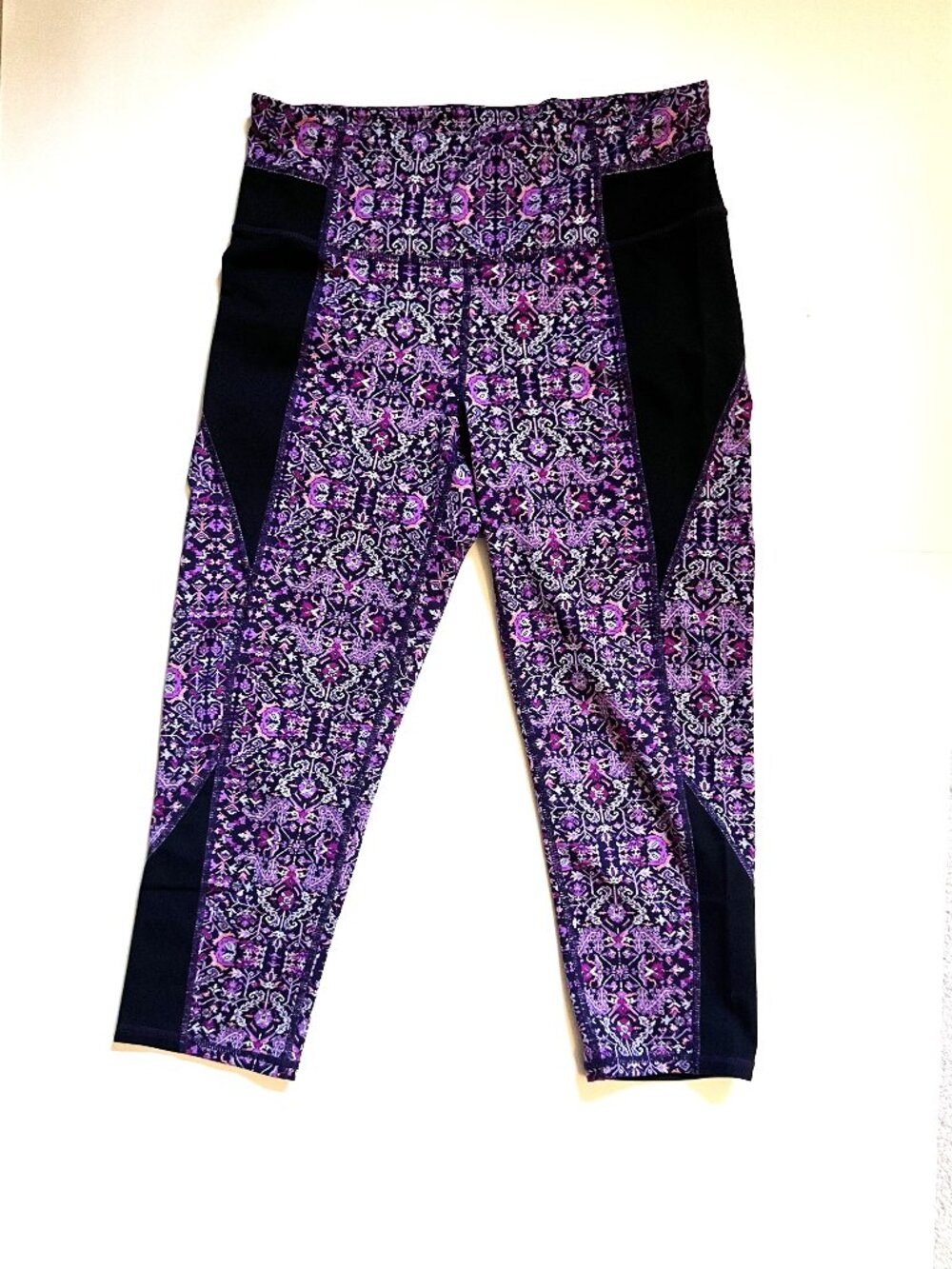 ATHLETA CROPPED YOGA PANT NO POCKETS PURPLE ORNATE PATTERN-SIZE MEDIUM